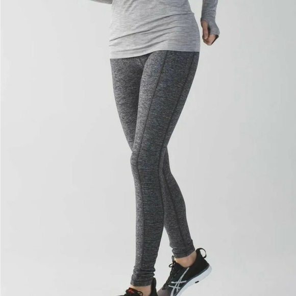 Lululemon Run Turn Around Tight Ruched High Rise in Size 6 - Picture 2 of 12